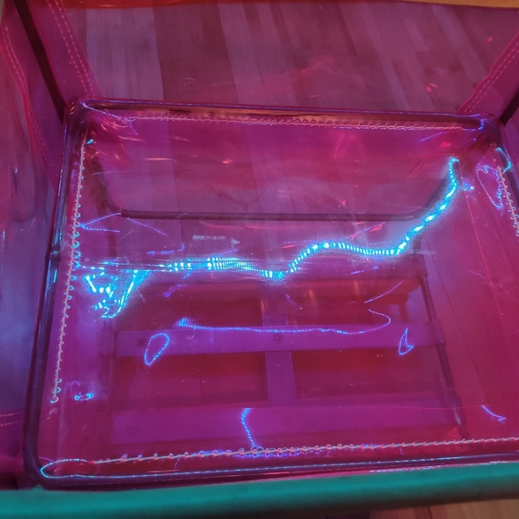 Vs pink displays - Picture 2 of 7